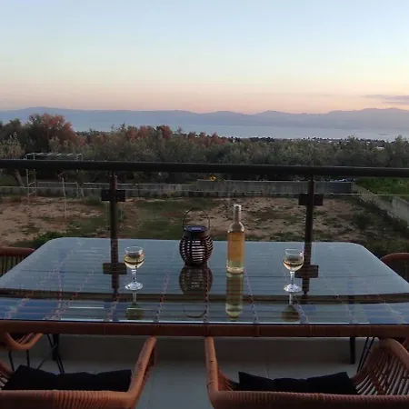 Gala Family With Sea View, Garden & Bbq Erétria