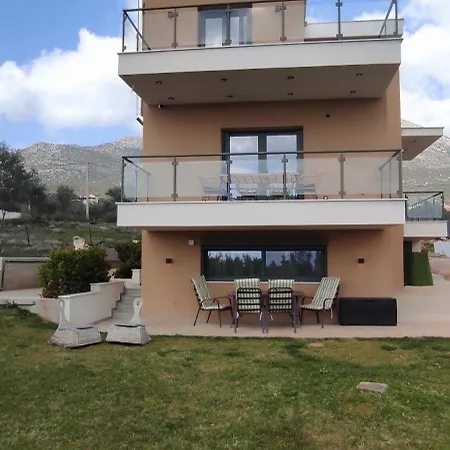 Villa Gala Family With Sea View, Garden & Bbq Erétria